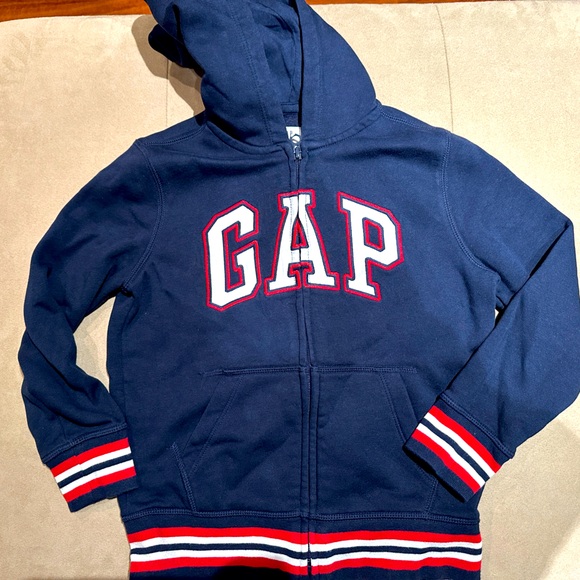 GAP KIDS • Boys zipped hoodie - Picture 1 of 6